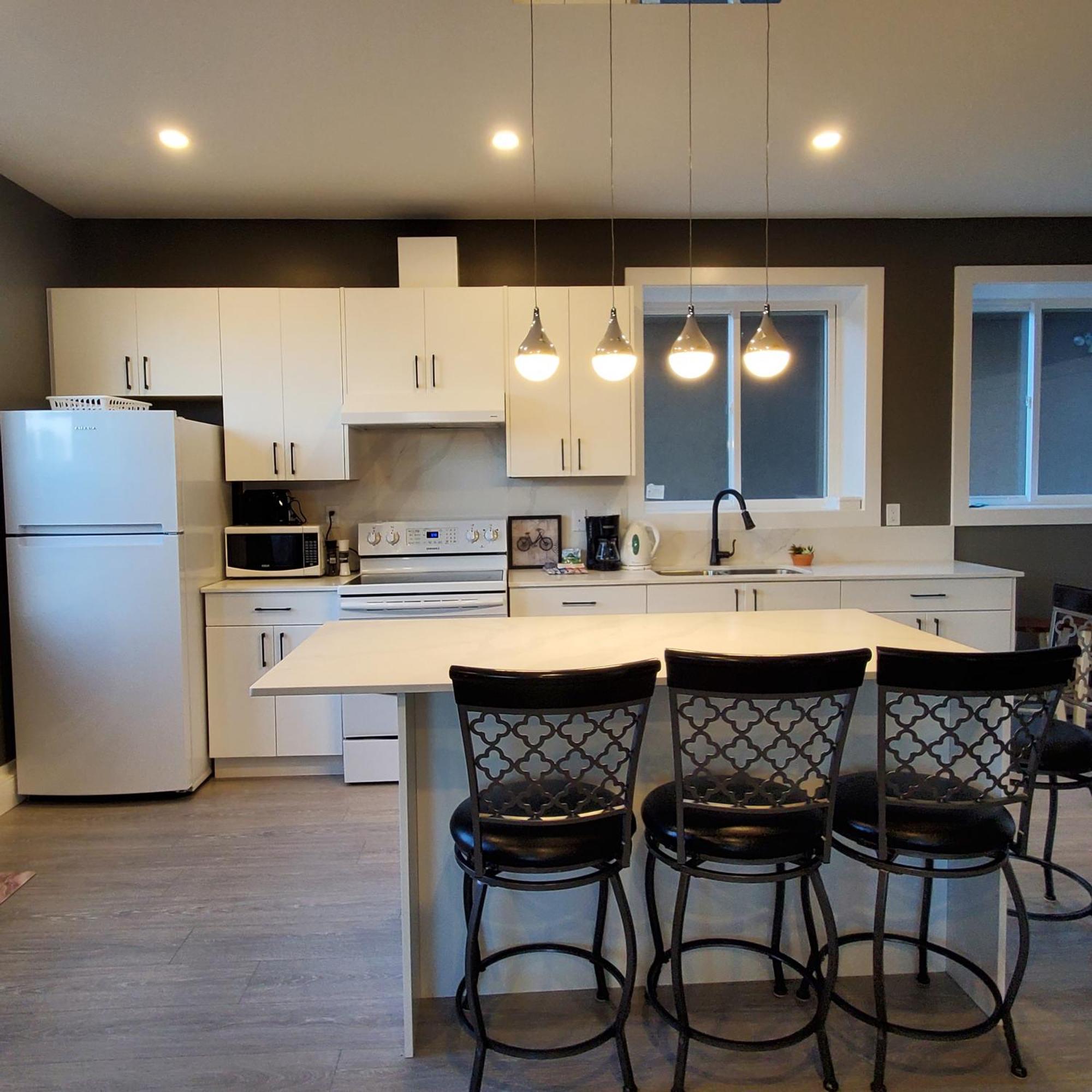 Mountain Retreat 3 Bedroom Garden House Near Heritage Park, Coliseum , Hwy 1, Fishing, Cultus Lake Chilliwack Værelse billede